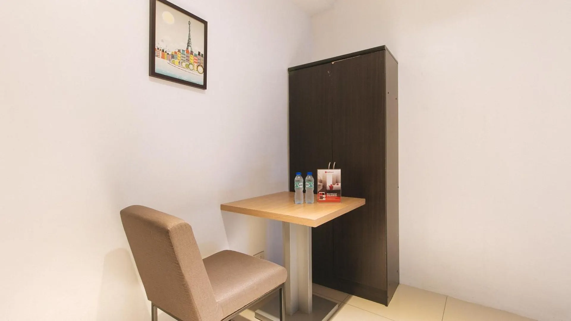 Reddoorz @ Melbourne Suites Makati Makati City